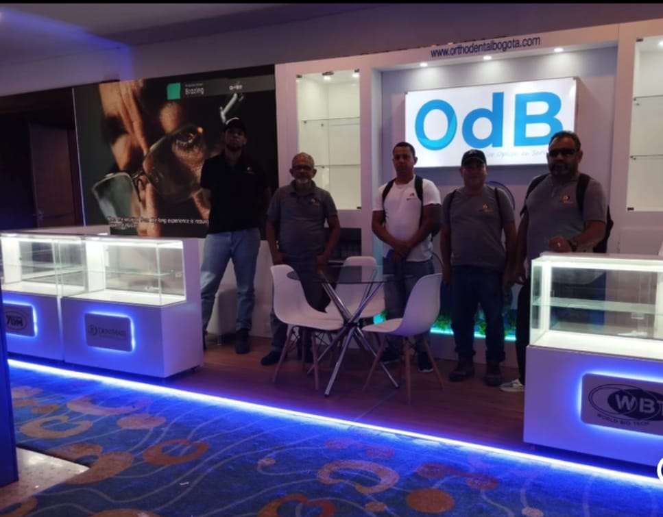 Equipo de GH Stand diseñando y construyendo stands corporativos